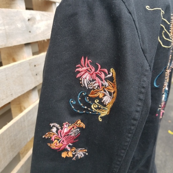 Black cotton jacket with colorful embroidery - Picture 6 of 7